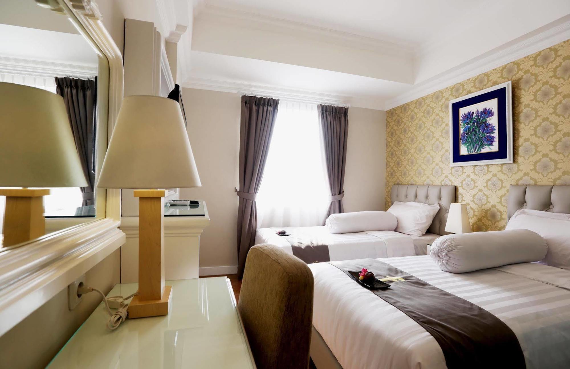 F Hotel Jakarta Exterior photo